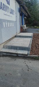 Budování zahradních cestiček, chodníků a schodů